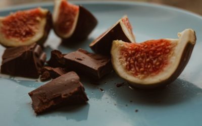 Figs and chocolate by Hanna Balan @unsplash